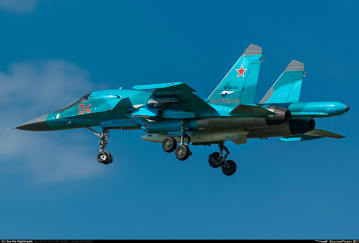 Su-34 "04 Red" RF-92252